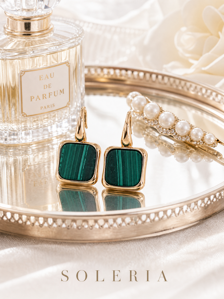孔雀石極簡方形耳鉤｜復古金屬鑲邊設計，天然紋路熠熠生輝日常百搭